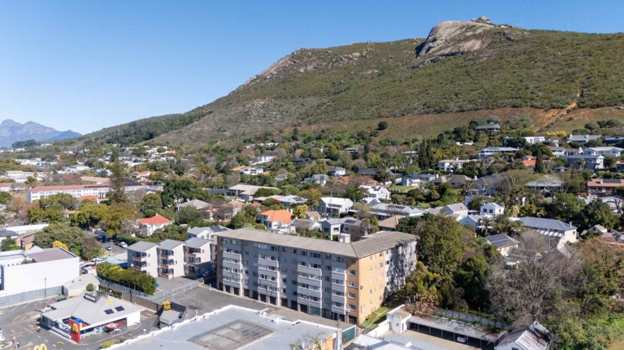 2 Bedroom Property for Sale in Buitenverwagting Western Cape